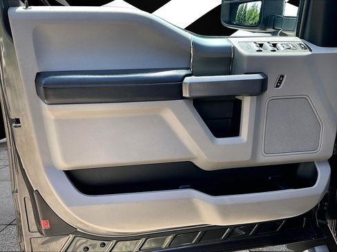 Used 2020 Ford F350 XLT w/ XLT Premium Package AWD/4WD image 18