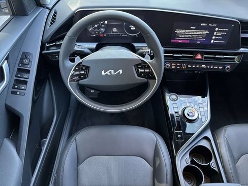 New 2026 Kia Niro Wind FWD image 12