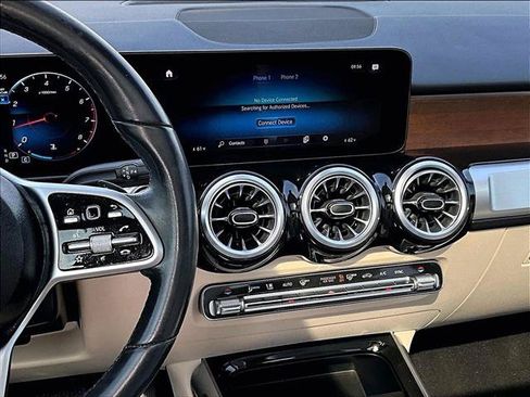 Used 2023 Mercedes-Benz GLB 250 4MATIC image 8