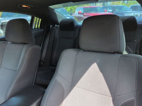 Used 2016 Dodge Charger SXT RWD image 8