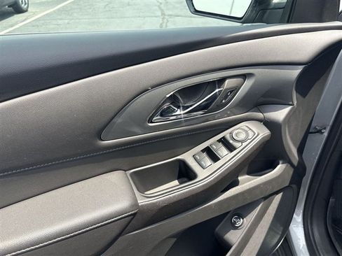 Used 2023 Chevrolet Traverse LT FWD image 22