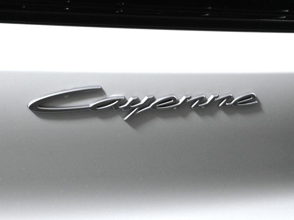 Used 2026 Porsche Cayenne AWD/4WD image 45