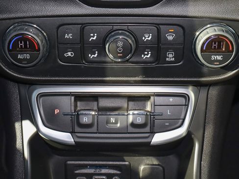 Used 2024 GMC Terrain SLT image 11