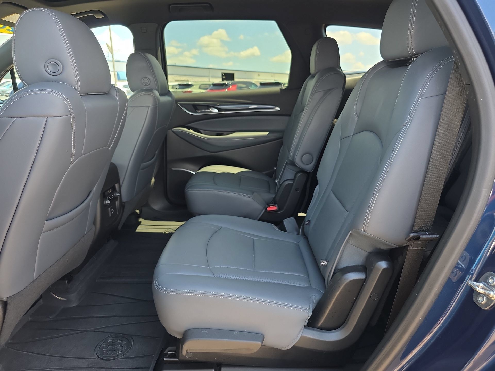 Used 2023 Buick Enclave Essence w/ Experience Buick Package FWD image 11