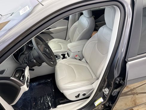 Used 2022 Jeep Cherokee Limited AWD/4WD image 11