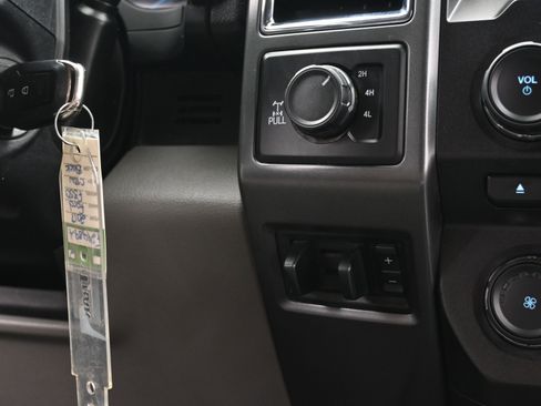 Used 2017 Ford F350 XLT w/ XLT Premium Package image 34