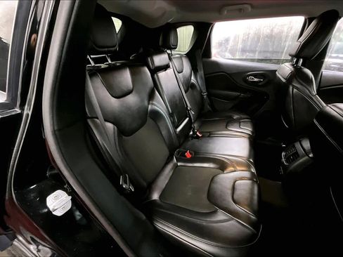 Used 2019 Jeep Cherokee Latitude Plus image 19