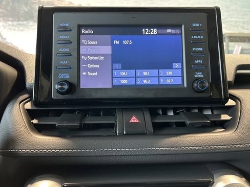 Used 2019 Toyota RAV4 LE image 82