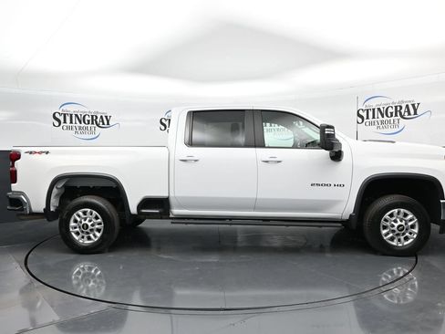 Used 2021 Chevrolet Silverado 2500 LT w/ Remote Start Package AWD/4WD image 8