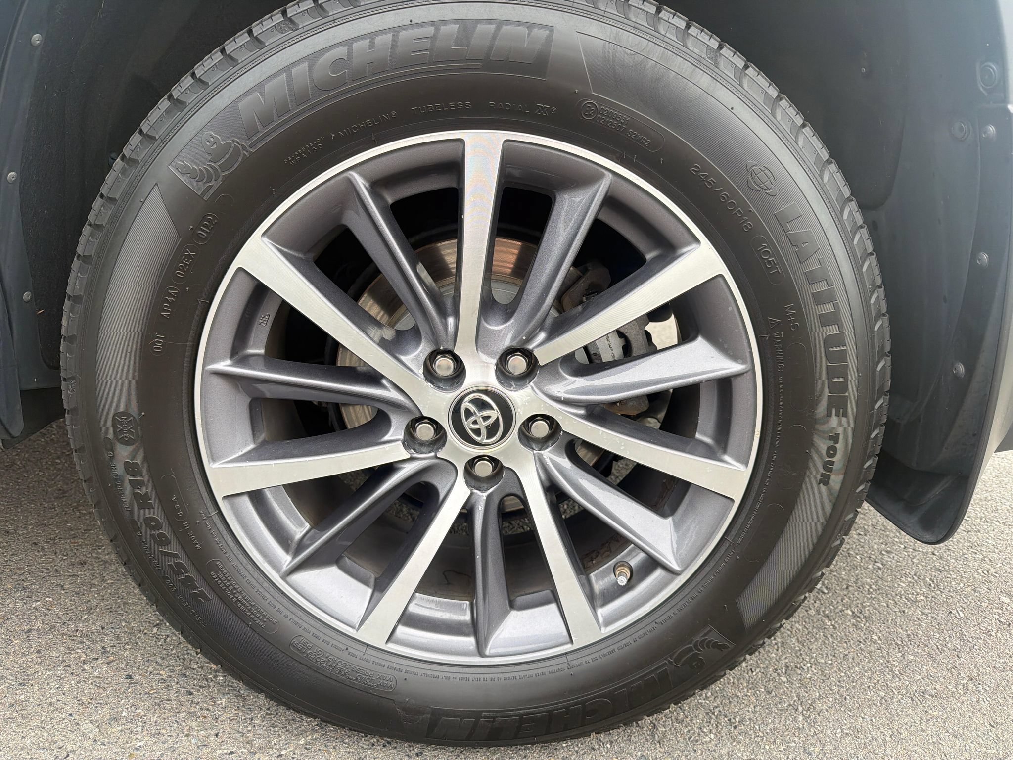 Used 2018 Toyota Highlander XLE AWD/4WD image 10