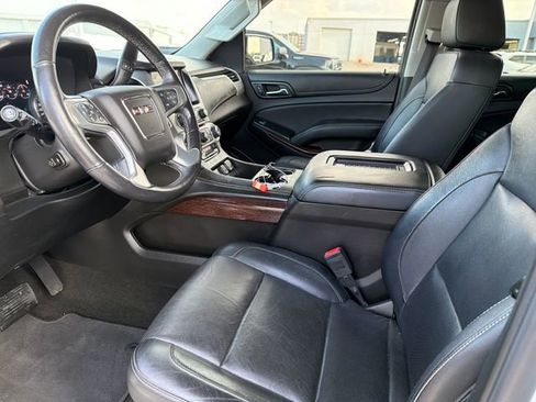 Used 2017 GMC Yukon XL SLT w/ Open Road Package AWD/4WD image 16