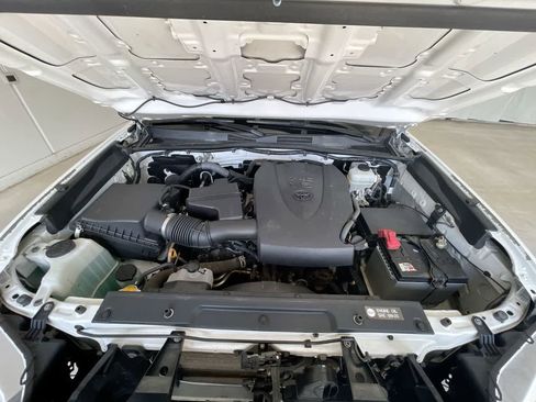 Used 2016 Toyota Tacoma TRD Off-Road AWD/4WD image 26