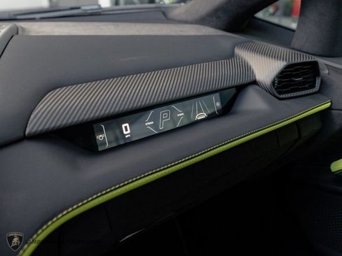 Used 2024 Lamborghini Revuelto image 13
