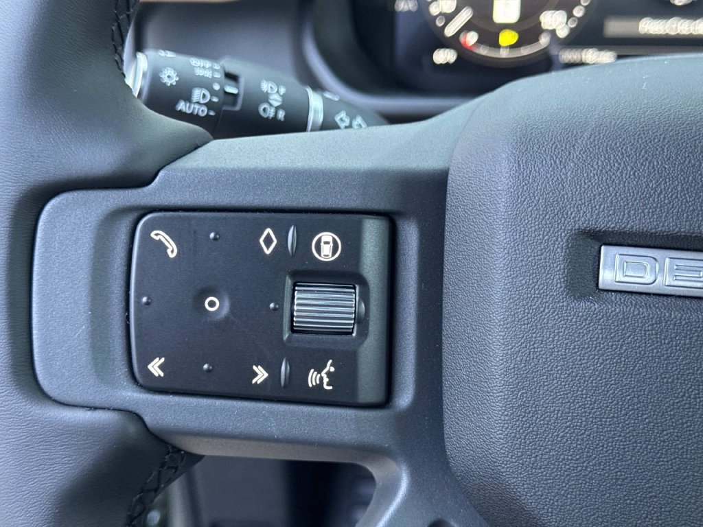 New 2026 Land Rover Defender 110 S AWD/4WD image 31