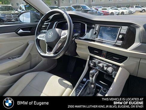 Used 2022 Volkswagen Jetta SE FWD image 11