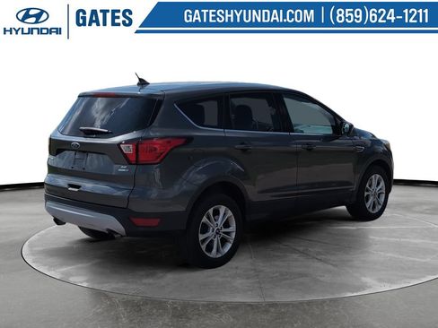 Used 2019 Ford Escape SE AWD/4WD image 2
