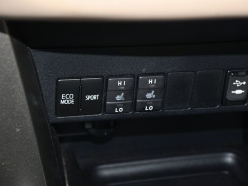 Used 2015 Toyota RAV4 Limited w/ Technology Package image 16