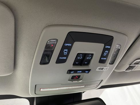 Used 2021 Toyota Sienna LE w/ LE Plus Package image 27