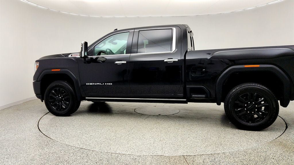 Used 2022 GMC Sierra 2500 Denali w/ Denali Black Diamond Edition AWD/4WD image 8