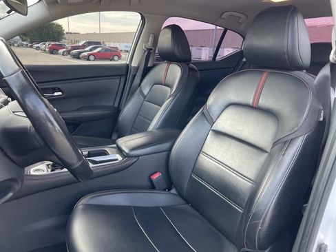 Used 2022 Nissan Sentra SR w/ SR Premium Package FWD image 25