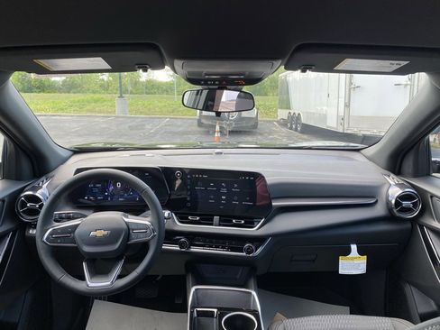 New 2025 Chevrolet Equinox LT image 20