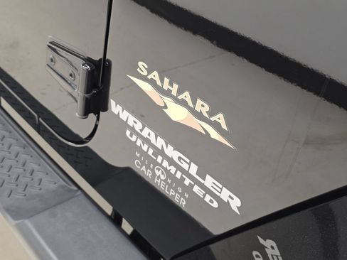 Used 2015 Jeep Wrangler Unlimited Sahara w/ Connectivity Group AWD/4WD image 51