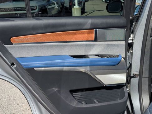 Used 2026 Cadillac Vistiq Premium Luxury image 22