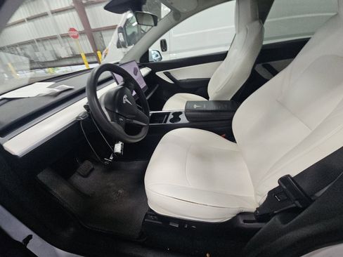 Used 2022 Tesla Model Y Long Range AWD/4WD image 4