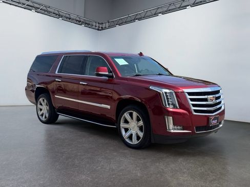 Used 2017 Cadillac Escalade ESV Luxury AWD/4WD image 3
