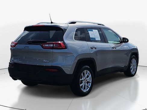 Used 2018 Jeep Cherokee Latitude Plus w/ Comfort/Convenience Group FWD image 6