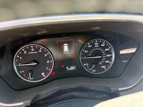 Used 2023 Subaru Ascent Premium w/ Convenience Package image 5