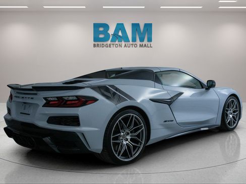 Used 2024 Chevrolet Corvette Z06 RWD image 7