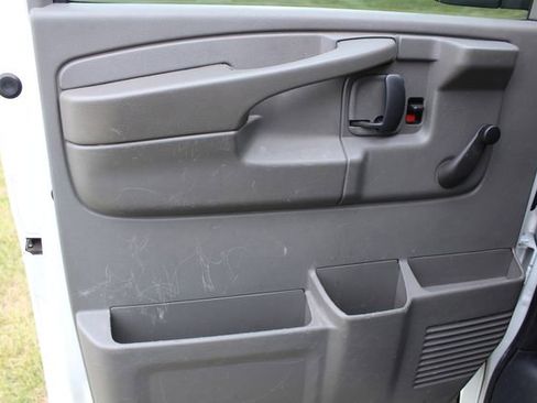 Used 2009 Chevrolet Express 2500 image 25