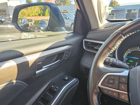 Used 2021 Toyota Highlander Platinum image 32