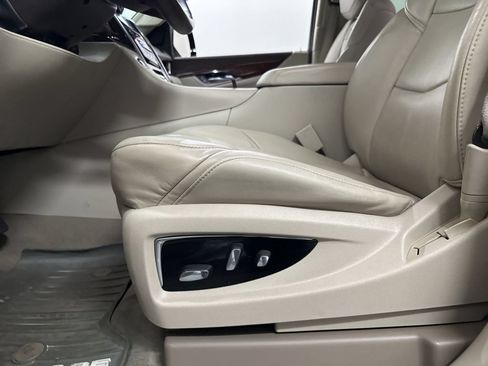 Used 2016 Cadillac Escalade Premium RWD image 33