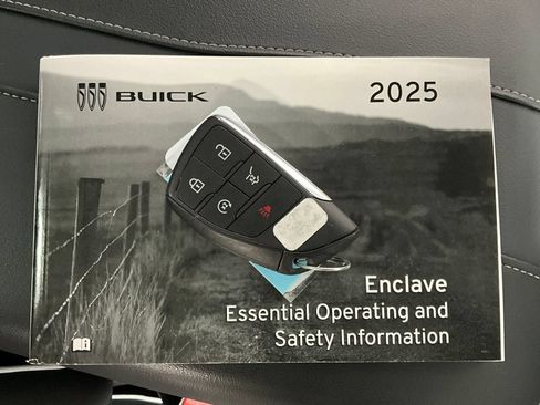 Used 2025 Buick Enclave Avenir AWD/4WD image 13