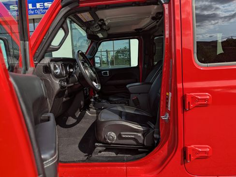 Used 2021 Jeep Wrangler Unlimited Sahara image 12