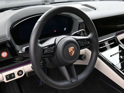 Certified 2025 Porsche Panamera 4 AWD/4WD image 16