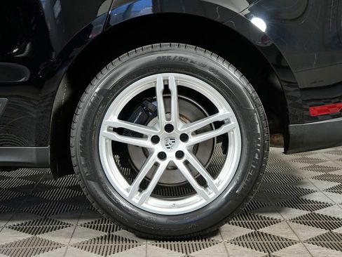 Certified 2023 Porsche Macan Turbo AWD/4WD image 14