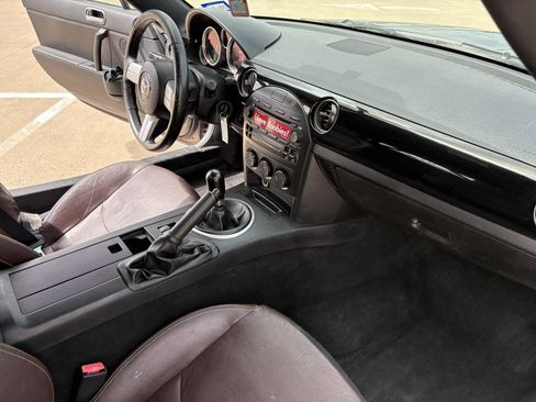 Used 2007 MAZDA MX-5 Miata Sport w/ Appearance Pkg RWD image 9