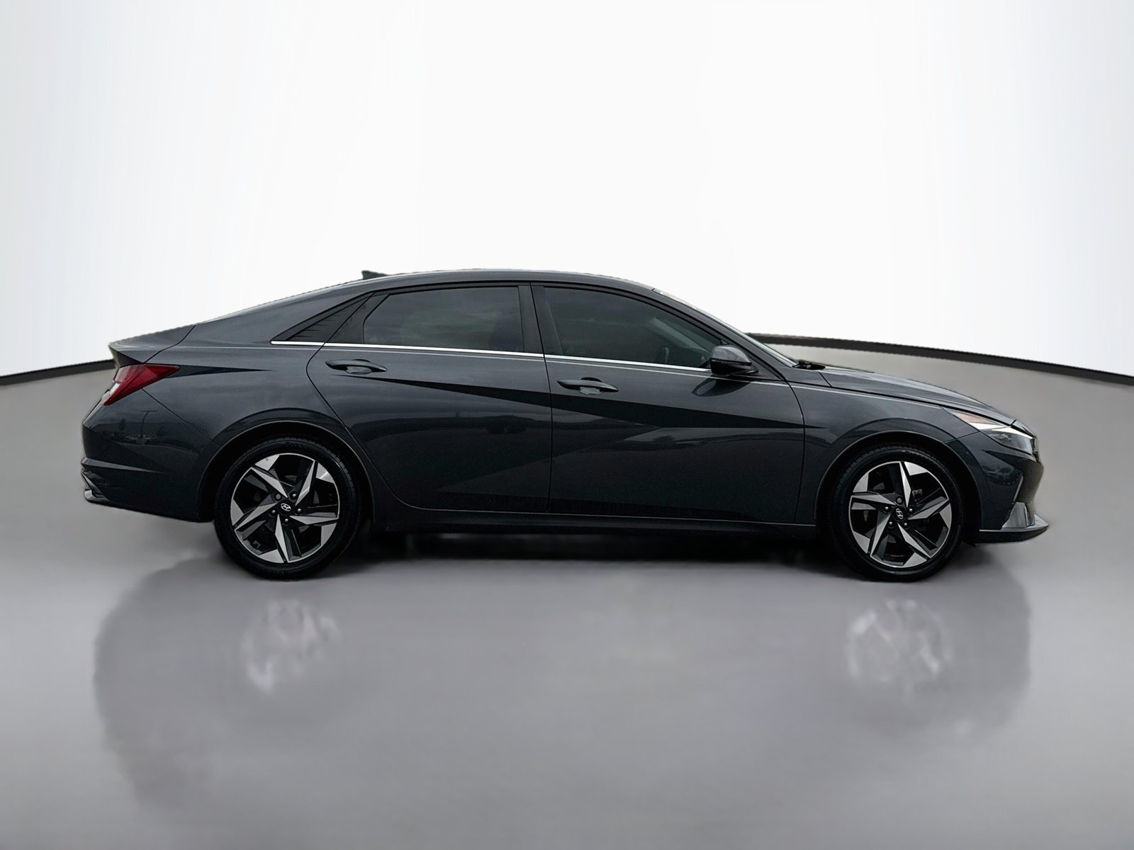 Used 2021 Hyundai Elantra Limited w/ Cargo Package FWD image 8
