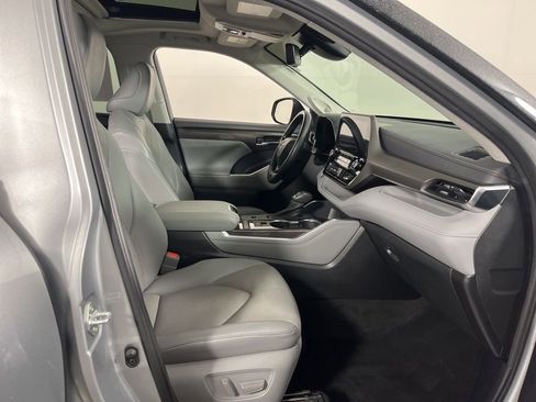 Used 2021 Toyota Highlander Limited image 8