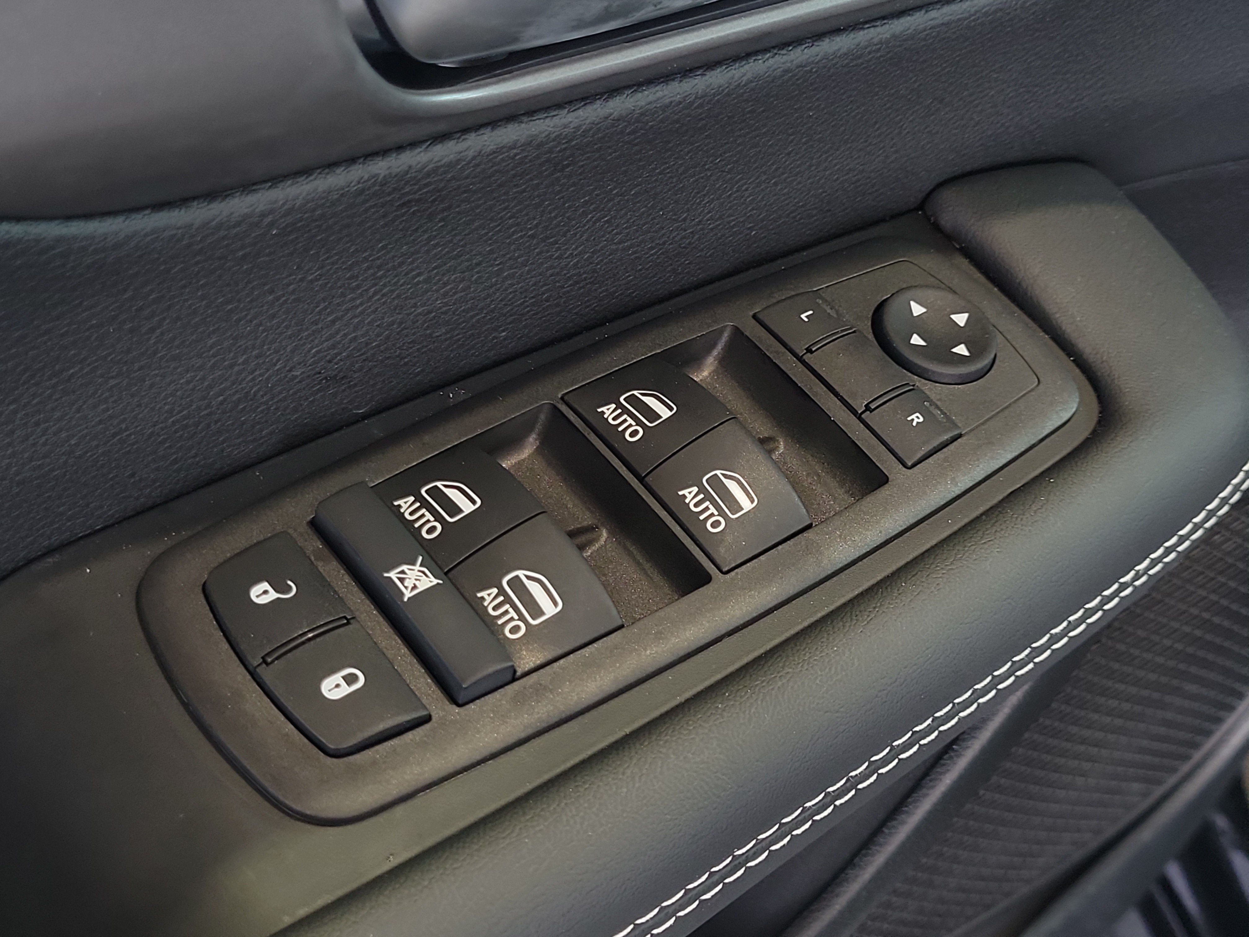 New 2026 Chrysler Pacifica Select w/ S Appearance Package FWD image 16