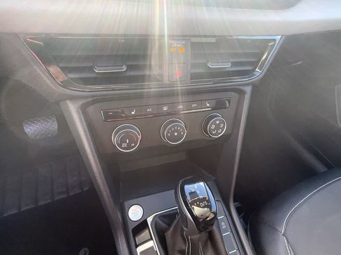 Used 2022 Volkswagen Taos SE image 19