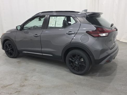 Used 2023 Nissan Kicks SR w/ SR Premium Package FWD image 3