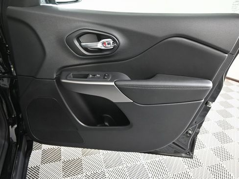 Used 2022 Jeep Cherokee Limited image 12