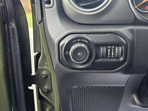 Used 2021 Jeep Wrangler Unlimited Sahara w/ Uconnect 4C Nav & Sound Group image 17