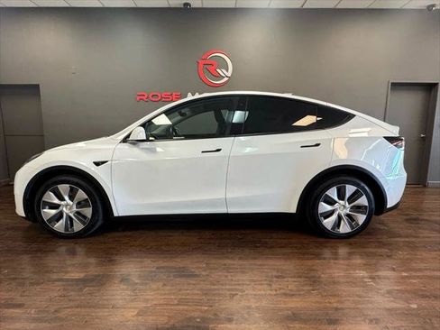 Used 2020 Tesla Model Y Long Range image 2