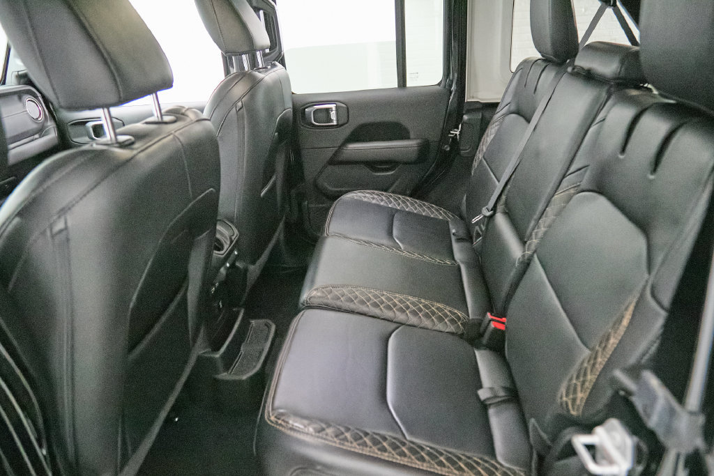 Used 2023 Jeep Wrangler Unlimited Sahara AWD/4WD image 29