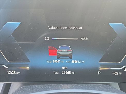 Used 2023 BMW iX xDrive50 w/ Premium Package image 24